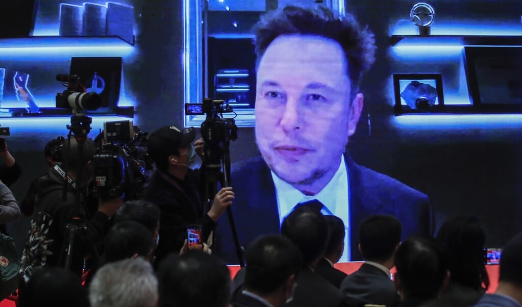 Elon Musk spreekt online tijdens een forum in China. De baas van Tesla heeft de rol van crypto-orakel op zich genomen. (beeld epa / Wu Hong)