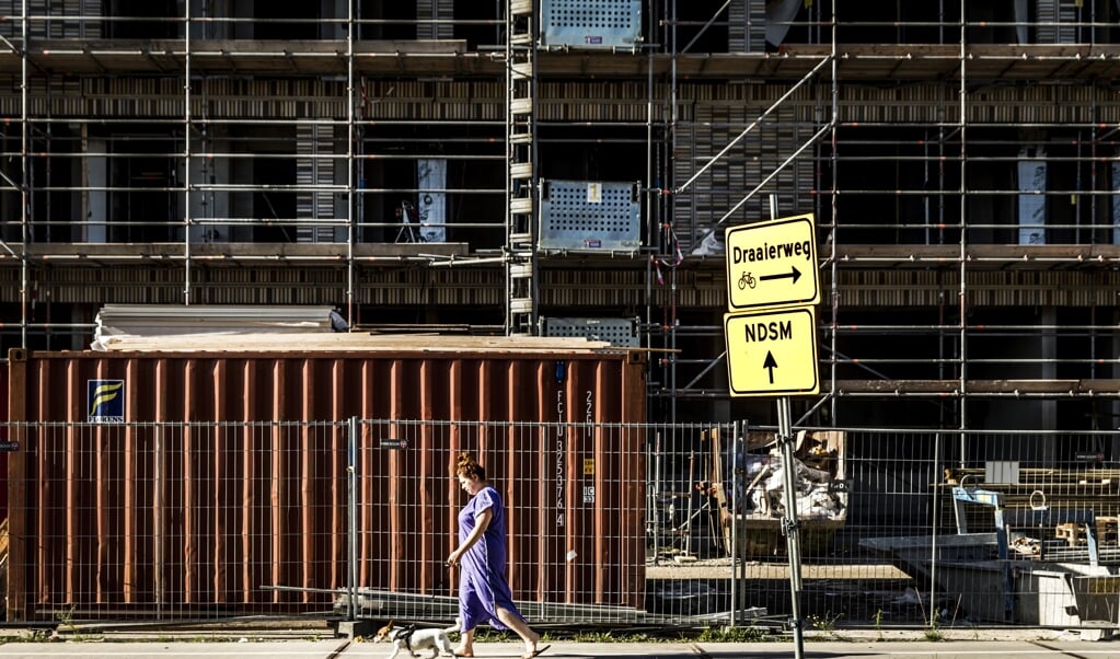 Een bouwproject in Buiksloterham in Amsterdam-Noord. In 2019 voorspelde het CBS dat de hoofdstad groeit naar een miljoen inwoners in 2035. (beeld anp / Remko de Waal)