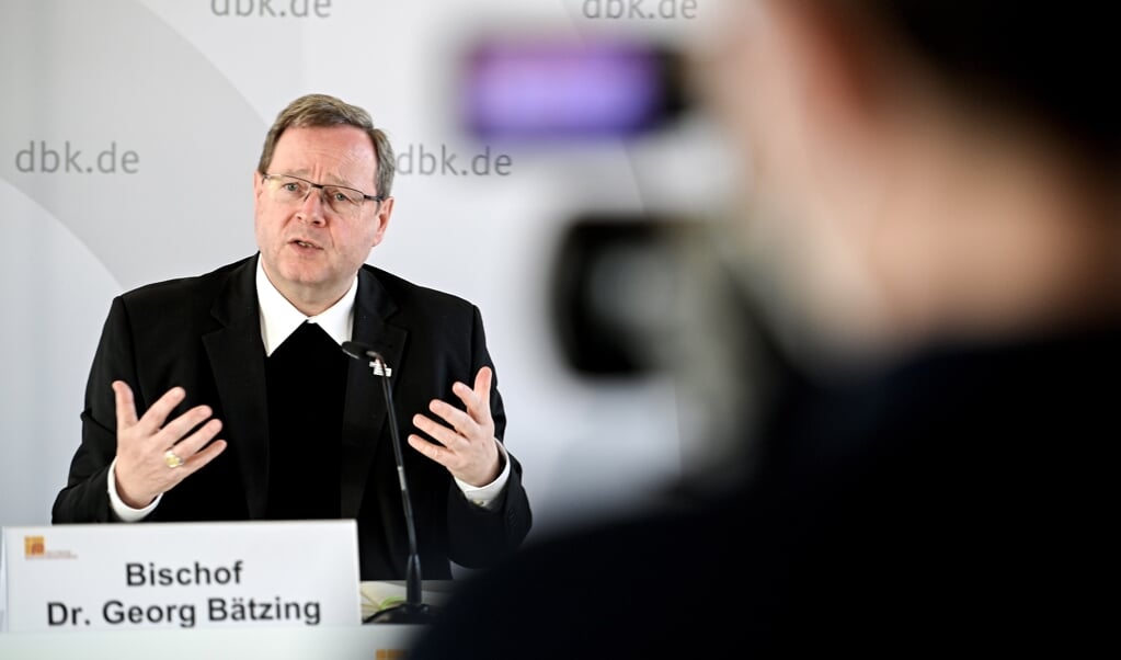 De voorzitter van de Duitse rooms-katholieke bisschoppenconferentie, bisschop Georg Bätzing. (beeld epa / Sascha Steinbach )
