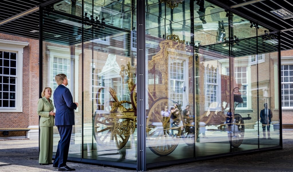 Koning Willem-Alexander opende donderdag de tentoonstelling ‘De Gouden Koets’ in het Amsterdam Museum. (beeld anp / Remko de Waal)
