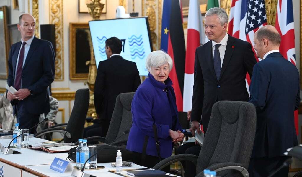 De Amerikaanse minister van financiën Janet Yellen (m.) ontmoette begin deze maand in Londen collega-ministers van de G7, met wie ze over internationale belastinghervormingen sprak. De officiële G7-top volgde een week later. (beeld epa / Andy Rain)