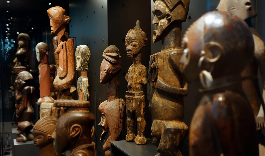 Congolese kunstvoorwerpen in het AfricaMuseum in België. Onduidelijk is of ze rechtmatig verkregen zijn. (beeld getty)