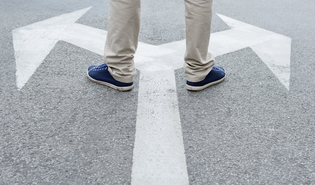 Een echte tweestrijd, die gaat over wie je bent en wilt zijn, lijken we liever te willen ontlopen. (beeld iStock)