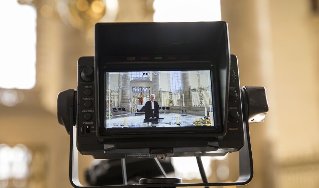 Livestream van de paasdienst in de Laurenskerk in Rotterdam, april vorig jaar. (beeld anp / Arie Kievit)