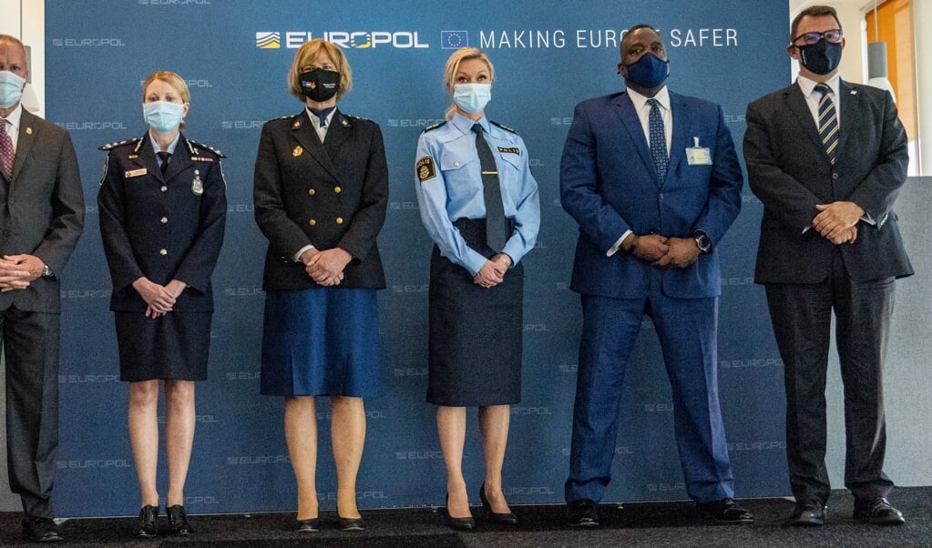 Persconferentie van Europol over de grootste internationale actie van politie en justitie tot nu toe tegen de georganiseerde criminaliteit. (beeld anp / Jerry Lampen)