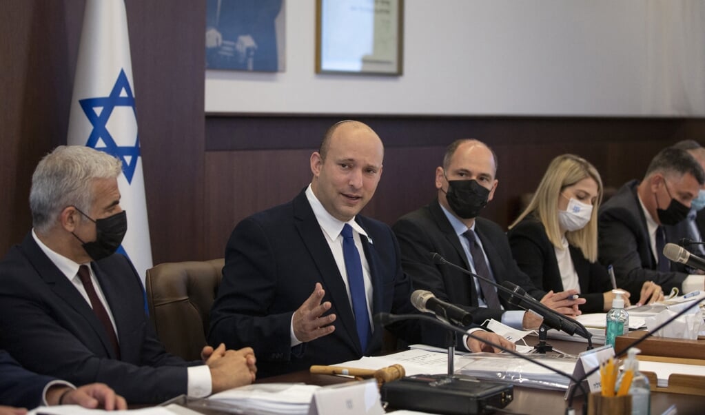De Israëlische premier Naftali Bennett heeft opnieuw de crisiscommissie bijeengeroepen. (beeld afp / Maya Alleruzzo)