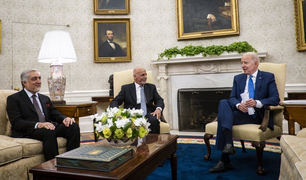 President Biden, de Afghaanse president Ghani en de voorzitter van de Nationale Verzoeningsraad Abdullah. (beeld epa / Pete Marovich)