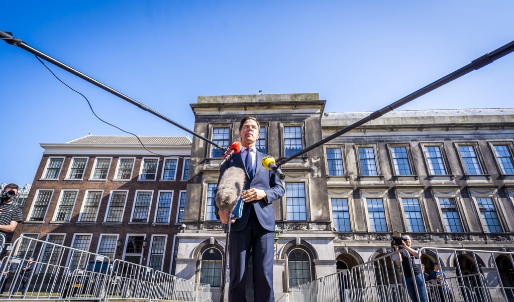 Het vastleggen en uitwerken van afspraken in coalitieakkoorden beperkt de kans op conflicten tussen coalitiepartijen. En dat bevordert de stabiliteit en zittingsduur van een kabinet. (beeld anp / lex van Lieshout)