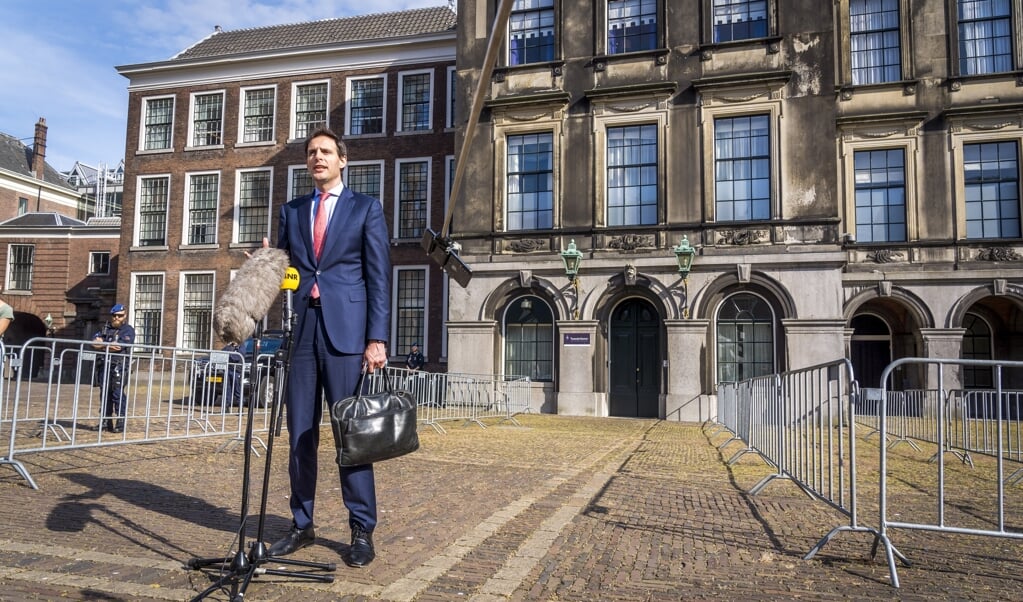 Wopke Hoekstra op het Binnenhof. Nadat hij het stokje had overgenomen van Hugo de Jonge als lijsttrekker kwamen de grote geldschieters over de brug. (beeld anp / Lex van Lieshout)