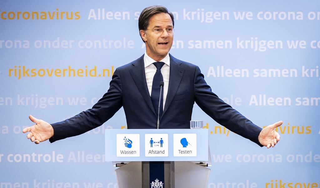 Demissionair premier Mark Rutte tijdens een persconferentie over het coronavirus. (beeld anp / Remko de Waal)