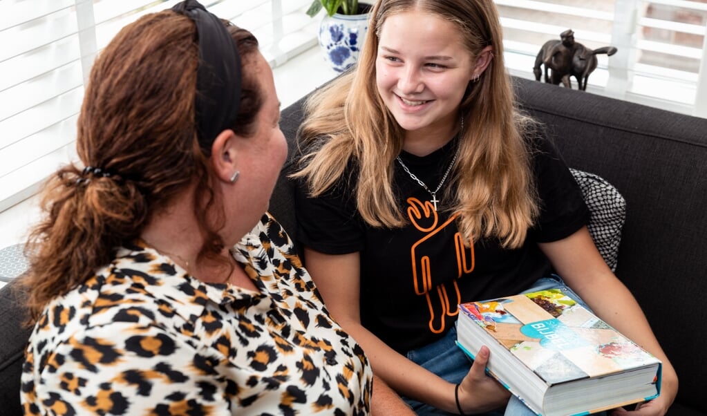 Stel open vragen aan je kind na het lezen van een bijbelverhaal, zegt kindertheoloog Maartien Hutter. (beeld Carla Manten)