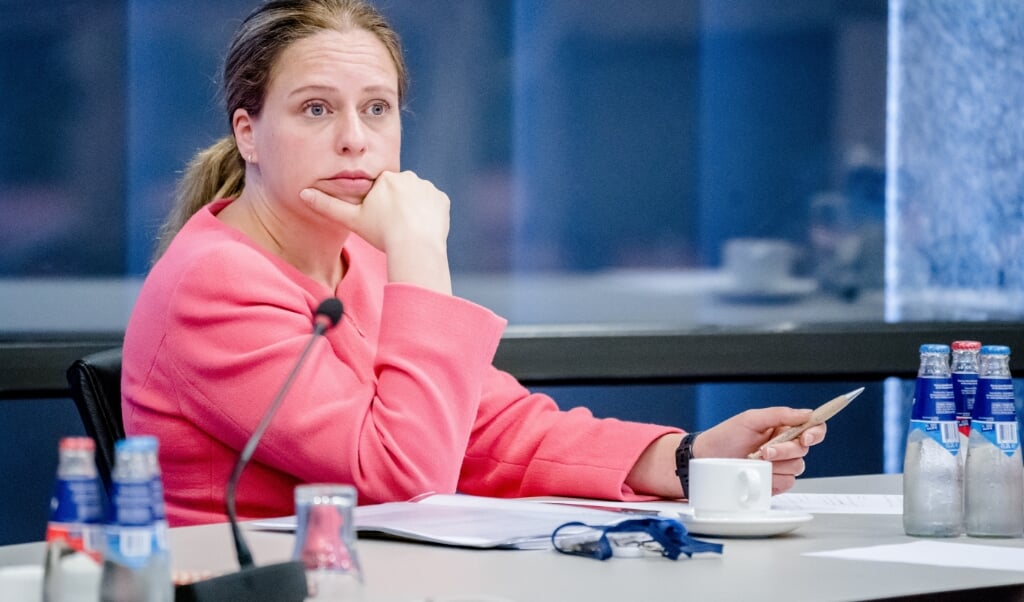 2021-06-30 16:32:57 DEN HAAG - Demissionair minister Carola Schouten (Landbouw, Natuur en Voedselkwaliteit) tijdens een debat over onder meer het pulsverbod. Nederlandse ambtenaren op het ministerie van Landbouw hebben gesjoemeld met rekensommen om zo veel mogelijk vissers te laten pulsvissen. ANP BART MAAT (beeld anp / Bart Maat)