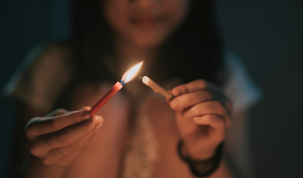 Mensen van over heel de wereld hielden kaarsjes vast. Zo moet de hemel eruitzien, dacht ik. (beeld Getty Images)
