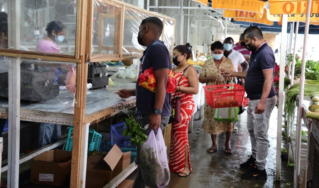 Suriname zucht onder de coronapandemie, die de toch al wankele economie verder aantast. (beeld anp / Ranu Abhelakh)