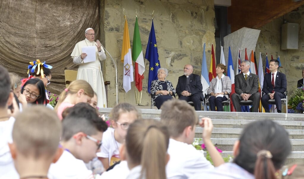 Paus Franciscus in 2018 tijdens een ontmoeting met de in 1943 in Italië gestichte internationale Focolarebeweging. (beeld epa / Vatican Media)