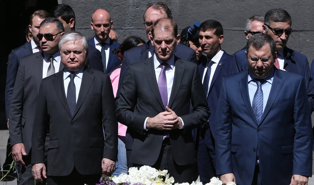 In 2018 was staatssecretaris Menno Snel (midden) namens Nederland bij de herdenking bij het Genocidemonument in de Armeense hoofdstad Jerevan. (beeld epa / Vahram Baghdasaryan)