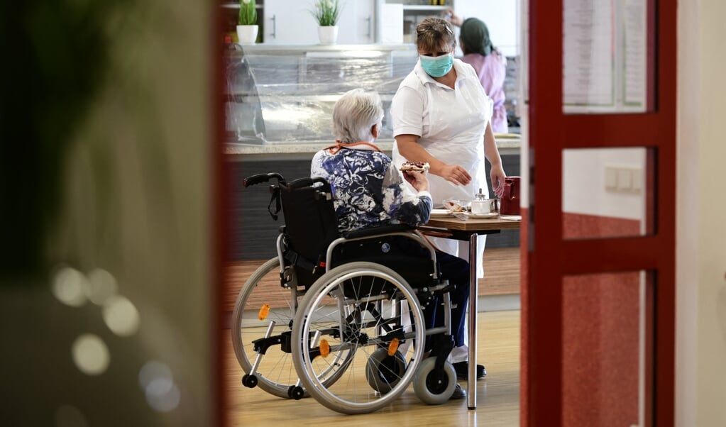 Voor Michiel Verkoulen springen vooral de kosten van de langdurige zorg (voor ouderen en gehandicapten) eruit. (beeld afp)