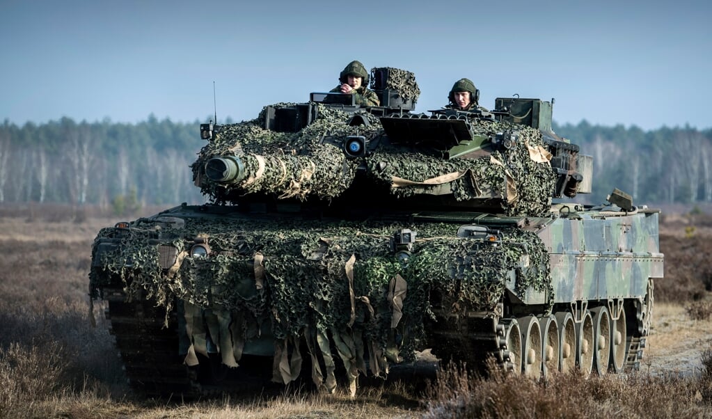 De Koninklijke Landmacht gaat begin volgende maand met Leopard 2A6-gevechtstanks naar Litouwen. (beeld mediacentrum defensie)