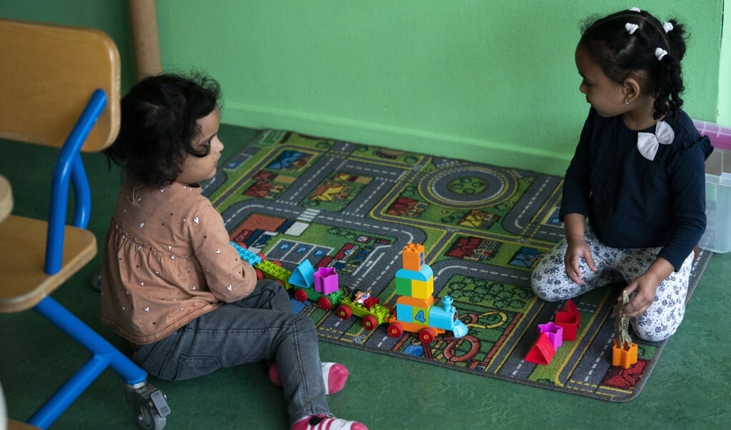 De miljarden belastinggeld die nu bestemd zijn voor de kinderopvangtoeslag en alleen naar de kinderopvangorganisaties stromen, kunnen veel beter en efficiënter ingezet worden. Ondersteun álle gezinnen met dat geld door voor hen meer kindgebonden budget en kinderbijslag te reserveren. (beeld anp / Jeroen Jumelet)