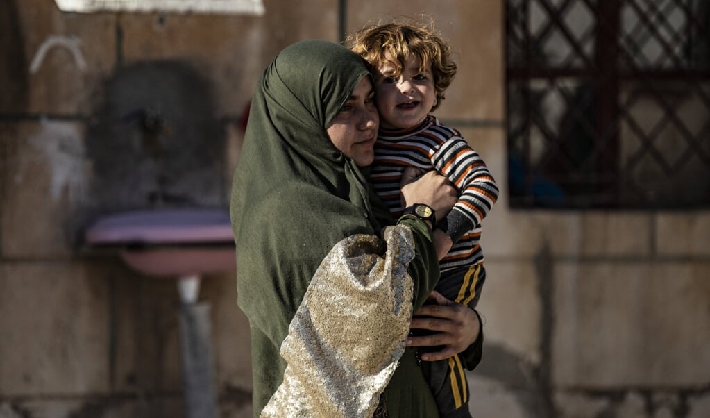 De Tweede Kamer heeft de genocide op de jezidi's erkend. Dat is niet genoeg, de overheid moet er ook voor zorgen dat de daders berecht worden. Beeld: een jezidische vrouw uit Irak die gevangengenomen werd door ISIS. (beeld afp / Delil Souleiman)