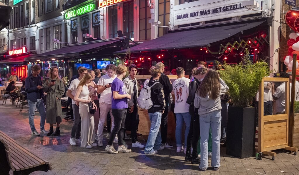 TeamAlert adviseert jongeren die gaan feesten een ‘nuchtere rit’ te regelen voor de terugreis. (beeld anp / Evert Elzinga)