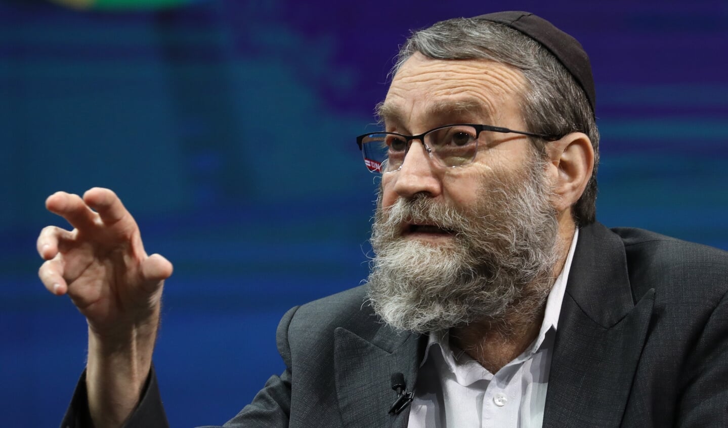 De voorzitter van de financiële commissie van het Israëlische parlement, Moshe Gafni, is een ultraorthodoxe Jood. Onder zijn leiding constateerde de commissie dat een Messiasbelijdende gemeente een controversiële organisatie is die Joden wil bekeren en geen belastingvoordeel verdient. Het Hooggerechtshof zette vorige maand een streep door dat oordeel.