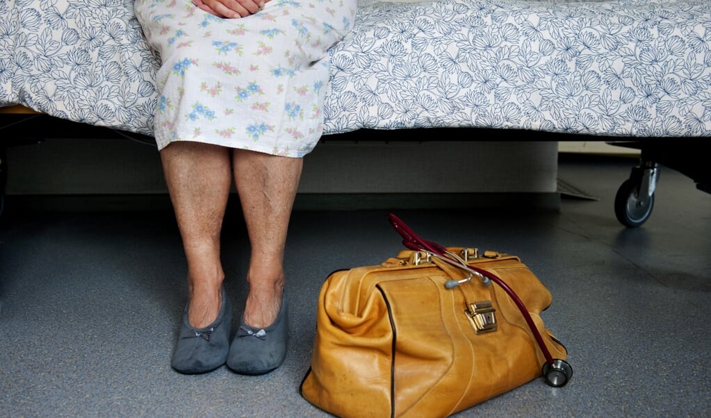 De toetsingscommissies leggen de euthanasieregels te ruim uit, vindt het OM. (beeld anp / Roos Koole)