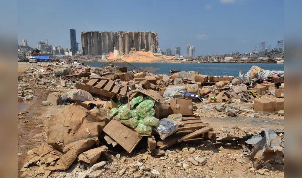 Ravage in Beiroet, na de explosie op 4 augustus 2020. Sindsdien is de situatie alleen maar verder verslechterd. De internationale gemeenschap wil wel helpen, maar er is geen betrouwbare gesprekspartner in de Libanese regering. (beeld anp / Fadel Itani)