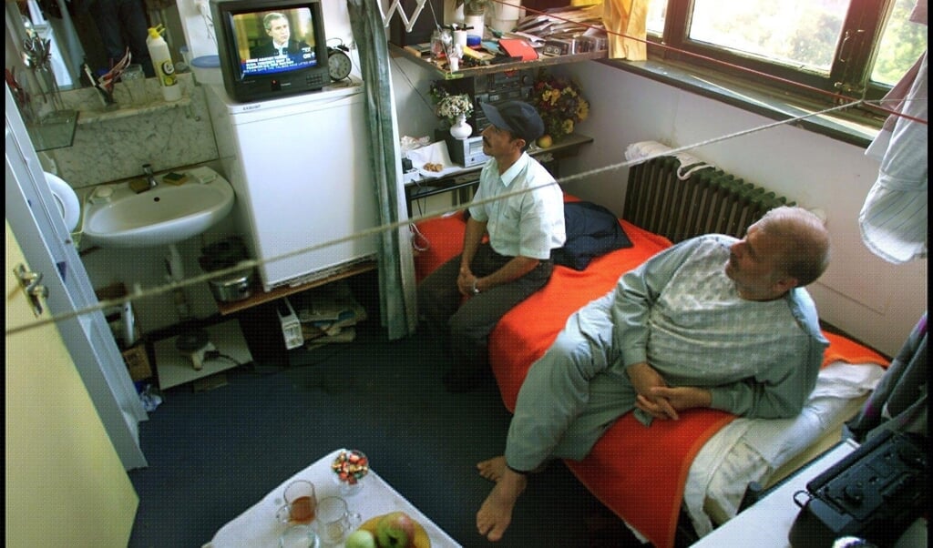 Afghaanse vluchtelingen maken zich ernstige zorgen om hun familie in hun moederland. (beeld anp / Robin Utrecht)