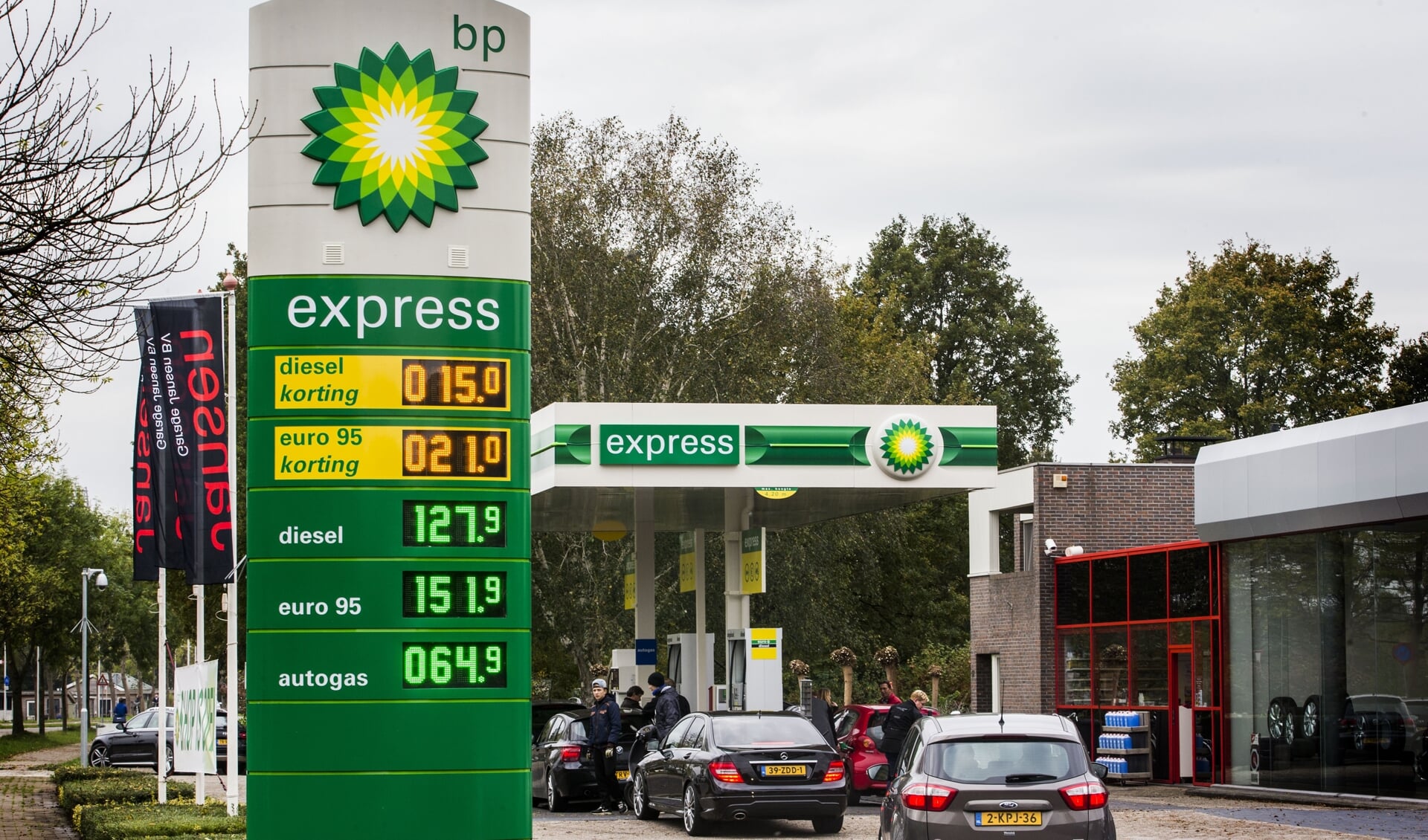 In het Europees Parlement keren zowel de liberalen als de Groenen zich tegen het beprijzen van de CO2-uitstoot van benzine, diesel en gas. Volgens de Groenen is het een te bot middel.
