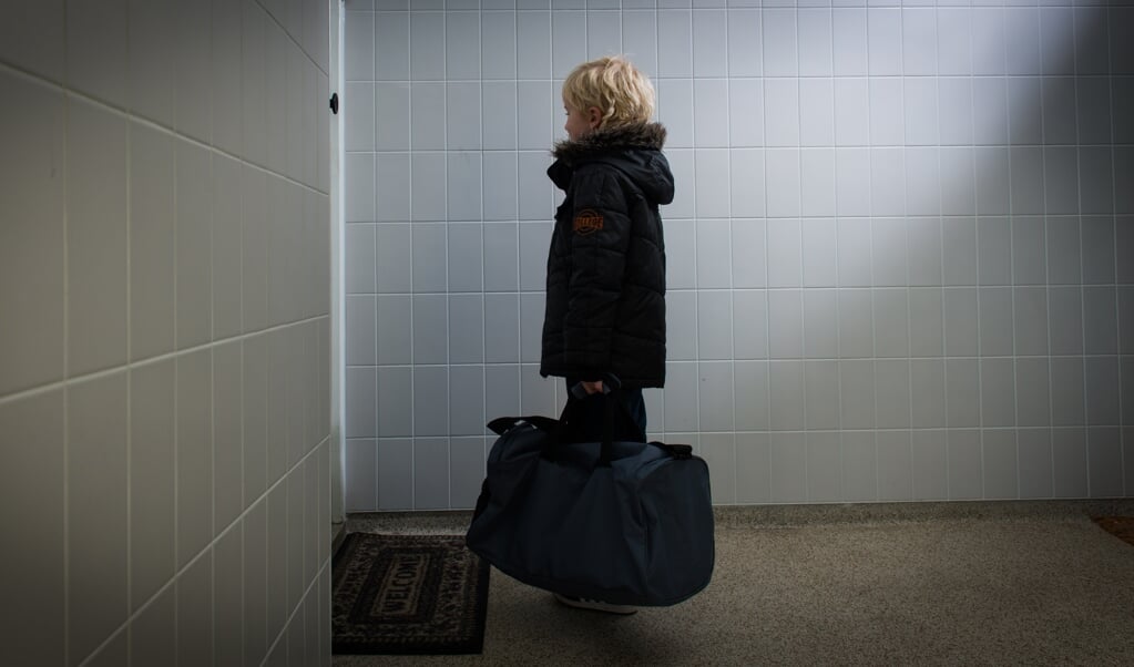 De helft van de kinderen die niet bij hun ouders kunnen wonen, groeit op in een pleeggezin. Door het belang van dit soort steun te erkennen, kan het potentieel dat er is in de samenleving beter benut worden in de jeugdhulp. (beeld anp / Xtra Roos Koole)