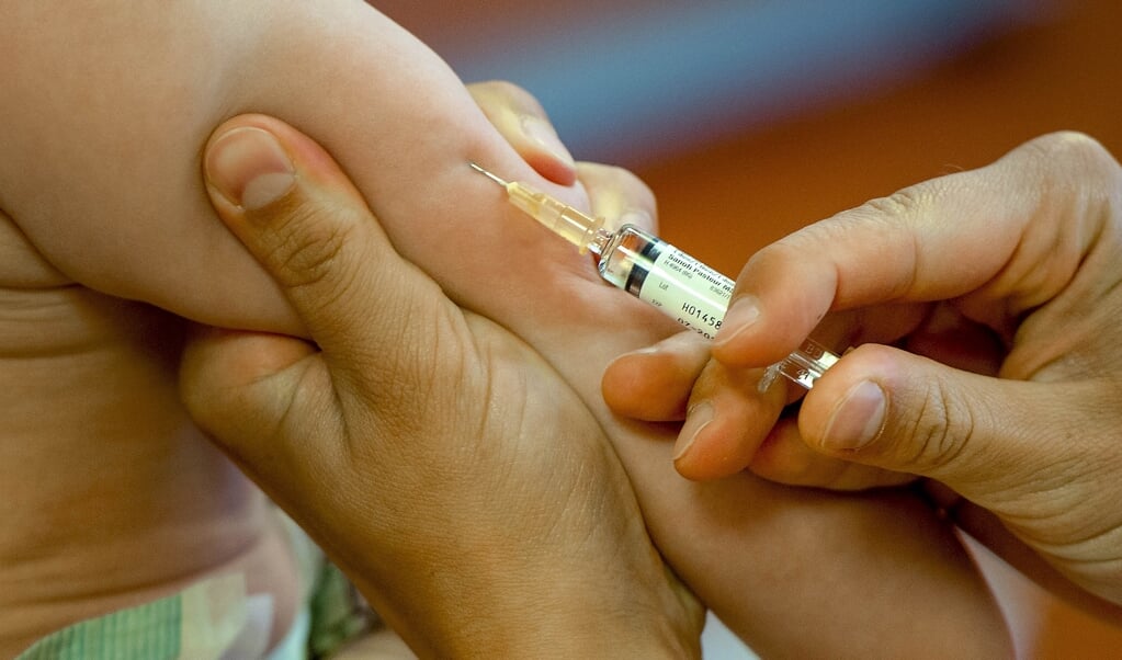 Wereldwijd misten 23 miljoen kinderen het afgelopen jaar een reguliere vaccinatie. (beeld anp / Robin van Lonkhuijsen)