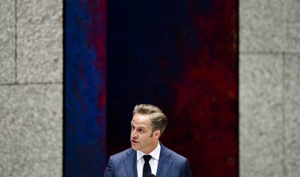 Hugo de Jonge, demissionair minister van Volksgezondheid, Welzijn en Sport, in de Tweede Kamer tijdens een debat over de ontwikkelingen rondom het coronavirus. (beeld anp / Remko de Waal)