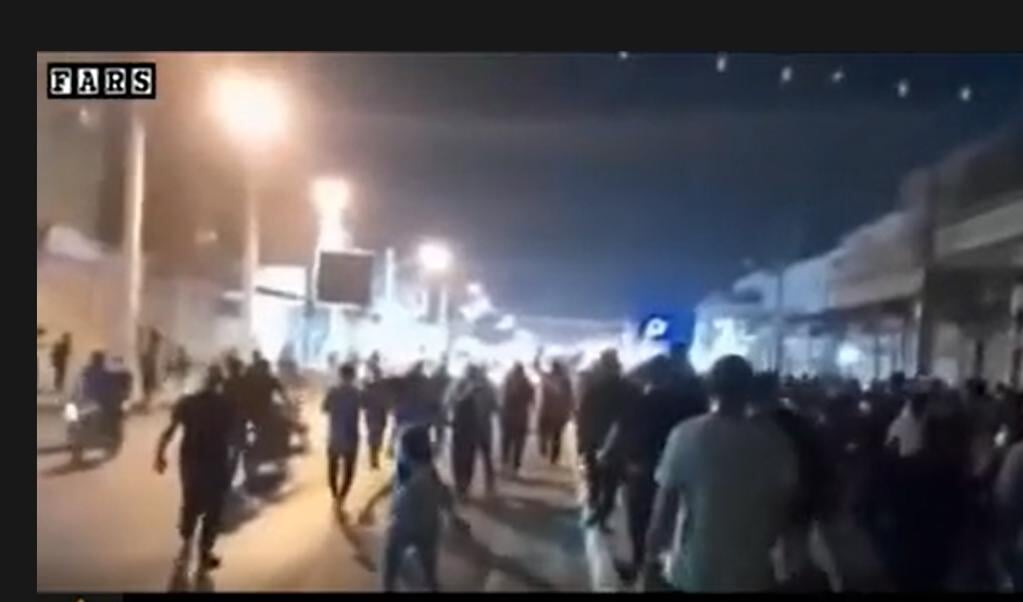 Ook Iraanse staatsmedia als Fars News kunnen de demonstraties in Khuzestan niet langer negeren (beeld Fars News)
