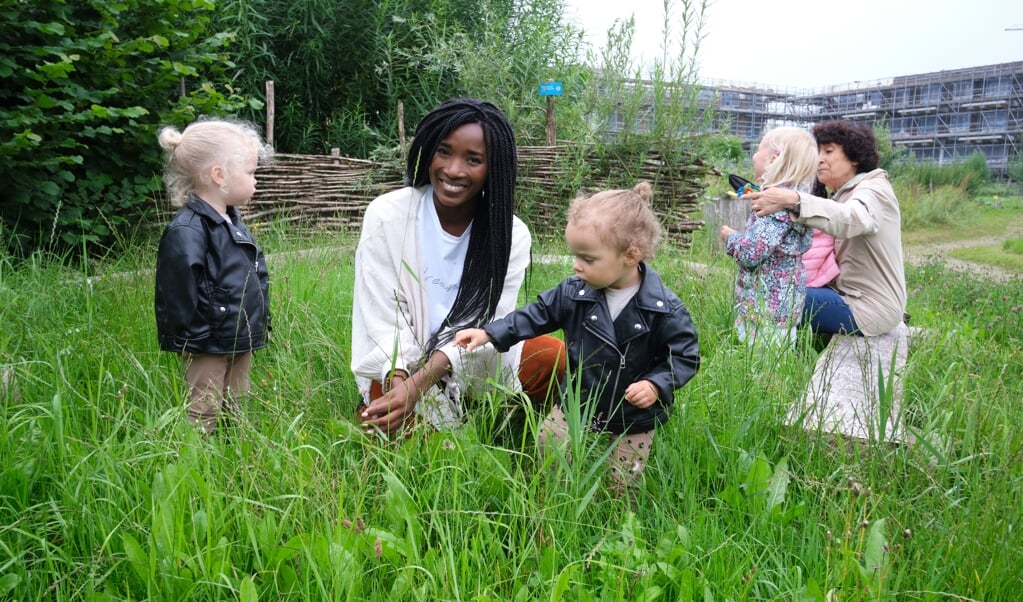 Jaleesa Vos, eigenaar van groene kinderopvang Vrolijk: Als je wilt dat kinderen liefde hebben voor de aarde, en dankbaar zijn, kunnen ze dat het beste leren tijdens het opgroeien. (beeld Dick Vos)