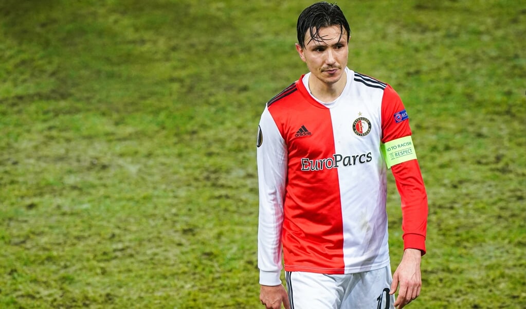 Steven Berghuis, hier nog in het shirt van Feyenoord, werd na zijn transfer naar Ajax door boze supporters afgebeeld op een antisemitische graffiti-schildering. (beeld Tom Bode)