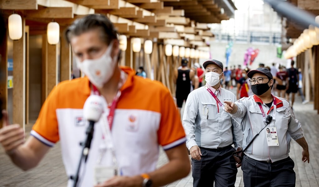 Chef de mission Pieter van den Hoogenband tijdens een persmoment in het Venue Media Centre van het olympisch dorp. (beeld anp / Koen van Weel)