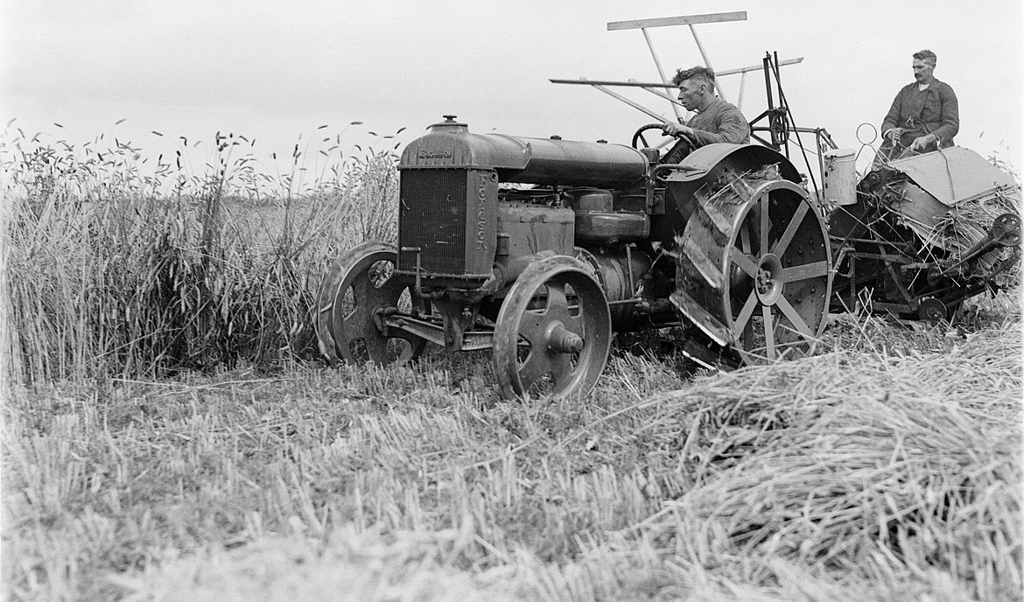 Boeren anno 1930, toen de Nederlandse landbouw door werkloosheid getroffen werd. (beeld nationaal archief)