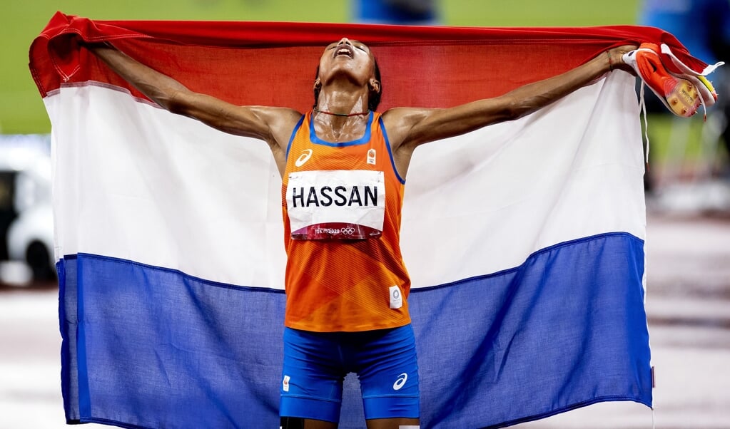 Sifan Hassan wint goud bij de finale van de 5000 meter in het Olympisch Stadion in Tokio. (beeld anp / Robin van Lonkhuijsen)