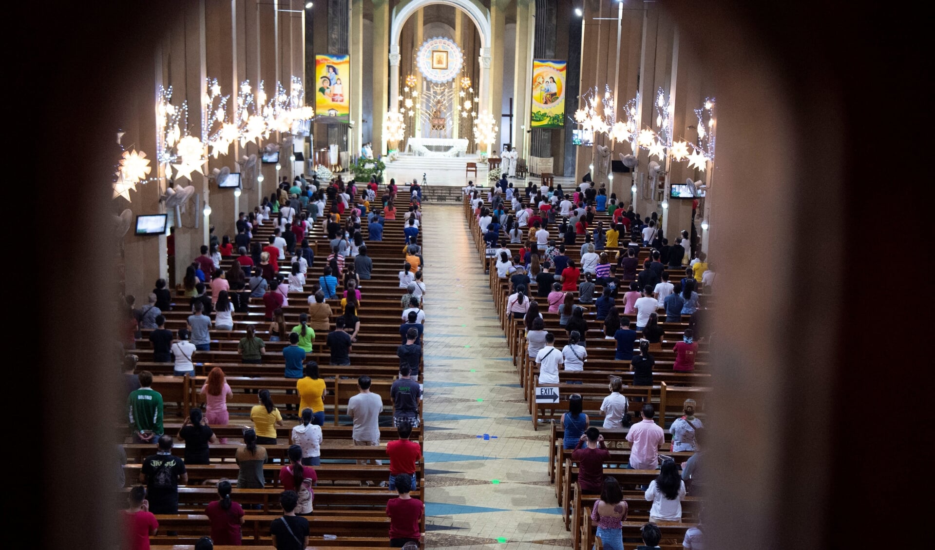 Een eucharistieviering in een rooms-katholieke kerk in de Filipijnse hoofdstad Manilla.