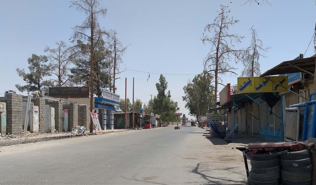 Een markt in de Afghaanse stad Helmand die werd gesloten omwille van de opmars van de taliban. Rusland is bezorgd hierover. (beeld Epa/watan yar)