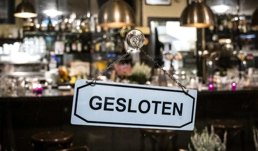 Er zijn horecagelegenheden die soms dicht blijven vanwege een tekort aan personeel. (beeld anp / Ramon van Flymen)