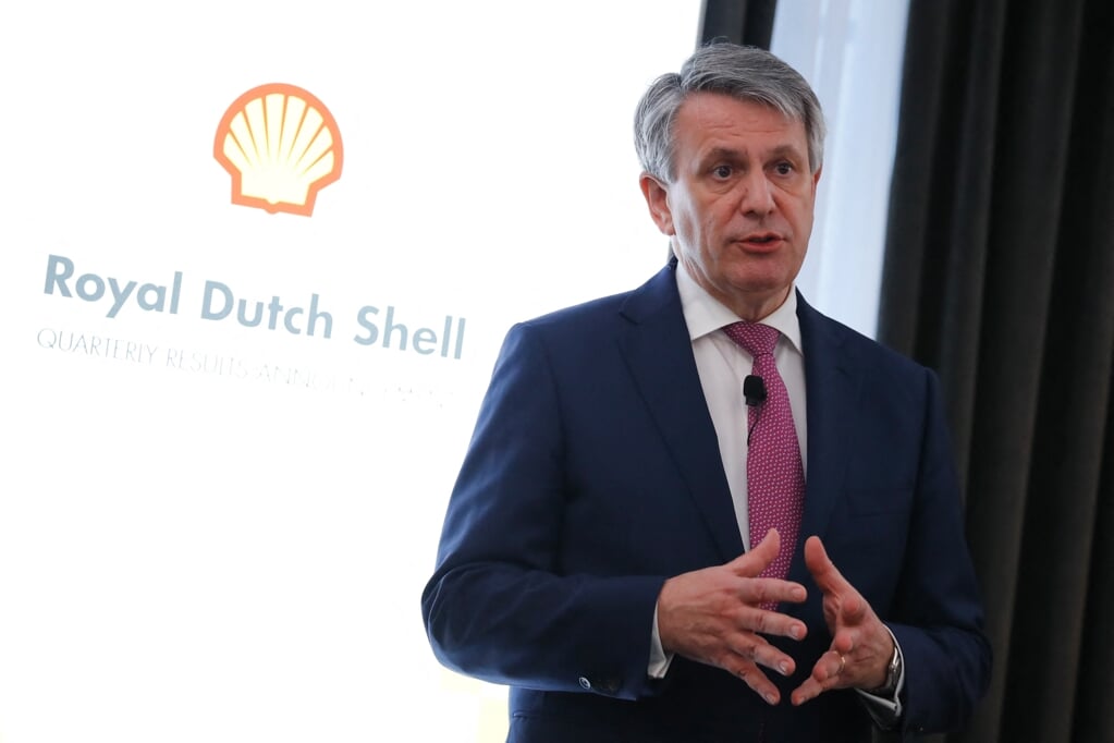 Ben van Beurden zei in de Britse krant The Guardian dat Shell niet met een nieuwe strategie komt om de uitstoot van CO2 sneller te verlagen. (beeld afp / Tolga Akmen)