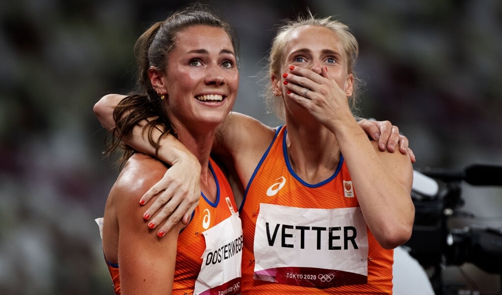 2021-08-05 22:33:38 TOKIO - Emma Oosterwegel en Anoek Vetter hebben brons en zilver gewonnen op de zevenkamp in het Olympisch Stadion tijdens het atletiektoernooi van de Olympische Spelen in Tokio. ANP OLAF KRAAK (beeld anp / Olaf Kraak)