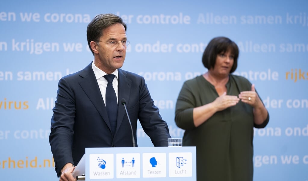 Demissionair premier Mark Rutte tijdens een persconferentie over versoepeling van de coronamaatregelen. (beeld anp / Bart Maat)