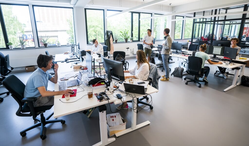 Leidinggevenden geloven dat het kantoor de beste omgeving is voor zowel de productiviteit als het welzijn van hun werknemers. (beeld anp / Jeroen Jumelet)