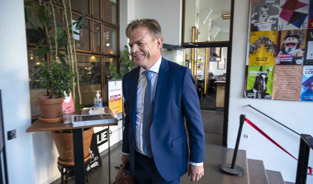 Pieter Omtzigt arriveert bij debatcentrum De Balie waar hij zijn plannen uit de doeken doet. (beeld anp / Evert Elzinga)