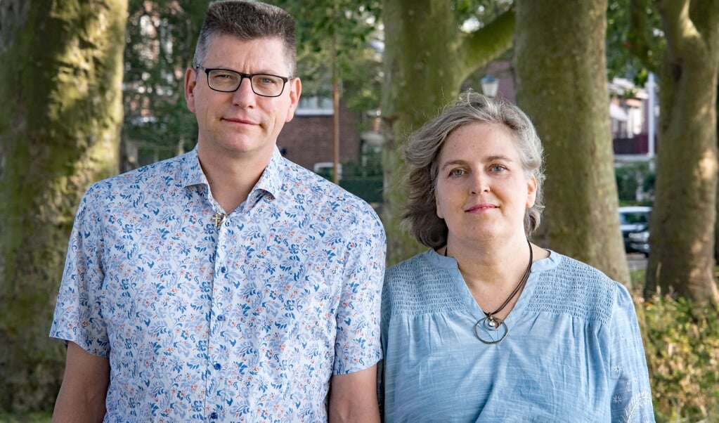 Alexander en Esther Veerman. ‘Er is iets met mij gebeurd’, was het enige dat Esther aan Alexander vertelde, toen ze in 1991 een relatie kregen. (beeld Passievoortekstenfoto.nl)