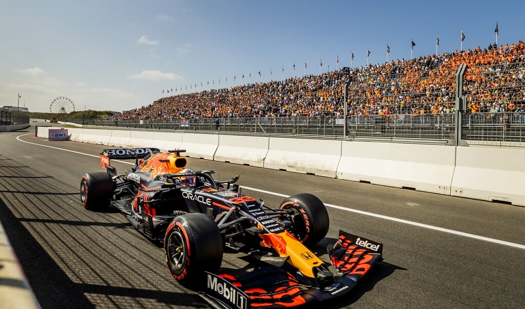 Max Verstappen (Red Bull) noteerde na de tweede training de vijfde tijd. (beeld anp / Remko de Waal)