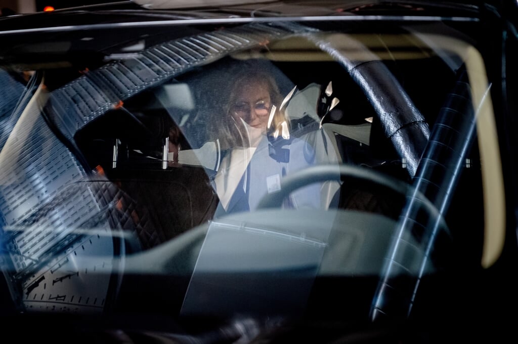 Sigrid Kaag treedt terug als demissionair minister van Buitenlandse Zaken. Ze deed dat nadat de Tweede Kamer een motie van afkeuring had ingediend vanwege de chaotisch verlopen evacuatie uit Afghanistan. (beeld anp / Bart Maat)